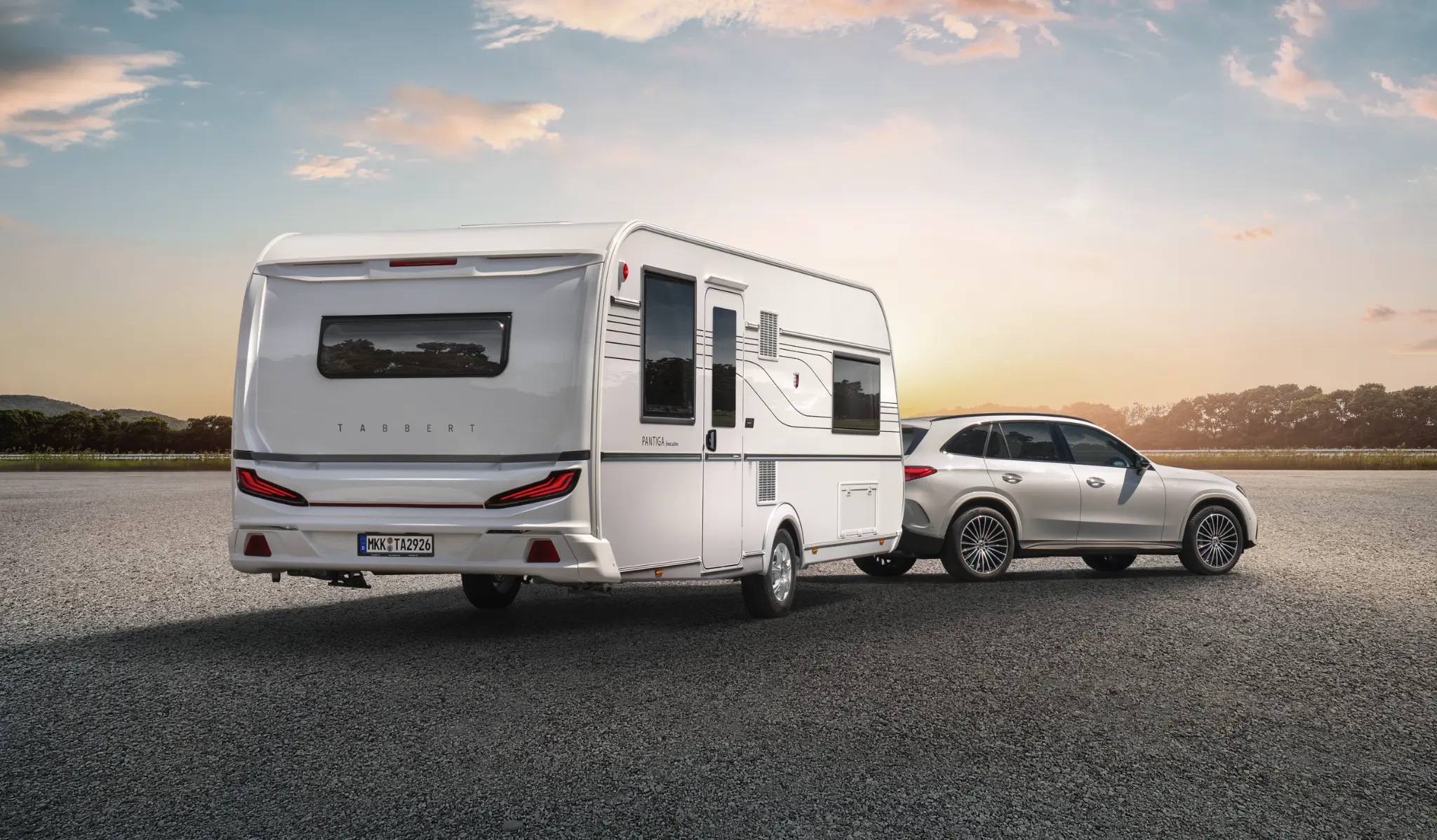 TABBERT Pantiga 550 TDL - Hero exterior with car